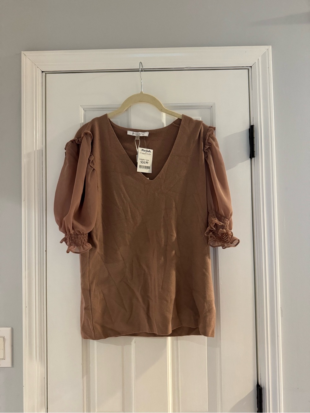 Sioni V-Neck Puff Sleeve Top in Mauve Brown